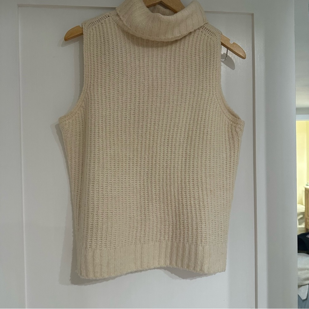 Wayf Cream Sleeveless Turtleneck Sweater
